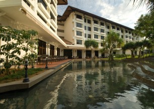 THE CLUB SAUJANA RESORT - golf