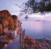 lemuria-seychelles-2016-ab-nest-dinner-on-the-rocks-01_hd