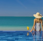 Emiraty-Dubai-Anantara_World_Islands_Dubai_Resort_Guest_Room_Anantara_One_Bedroom_Beach_Pool_Villa_Outdoor_Pool_Lifestyle_2