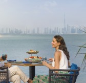 Emiraty-Dubai-Anantara_World_Islands_Dubai_Restaurant_Helios_Exterior_Couple_Dining