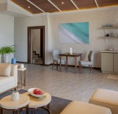Emiraty-Dubai-Anantara_World_Islands_Dubai_Resort_Guest_Room_Deluxe_Beach_Pool_Suite_Living_Room