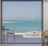 Emiraty-Dubai-Anantara_World_Islands_Dubai_Resort_Guest_Room_Junior_Beach_Access_Suite_Living_Area_View