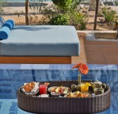 Emiraty-Dubai-Anantara_World_Islands_Dubai_Resort_Guest_Room_One_Bedroom_Garden_Pool_Villa_Floating_Tray