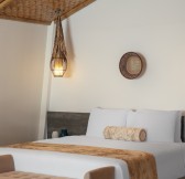 Emiraty-Dubai-Anantara_World_Islands_Dubai_Resort_Guest_Room_Two_Bedroom_Beach_Pool_Villa_Bedroom