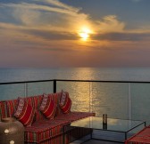 Emiraty-Dubai-Anantara_World_Islands_Dubai_Resort_Restaurant_Qamar_Terrace_View_Sunset