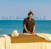 Emiraty-Dubai-Anantara_World_Islands_Dubai_Resort_Spa_Outdoor_Spa_Cabana_Therapist