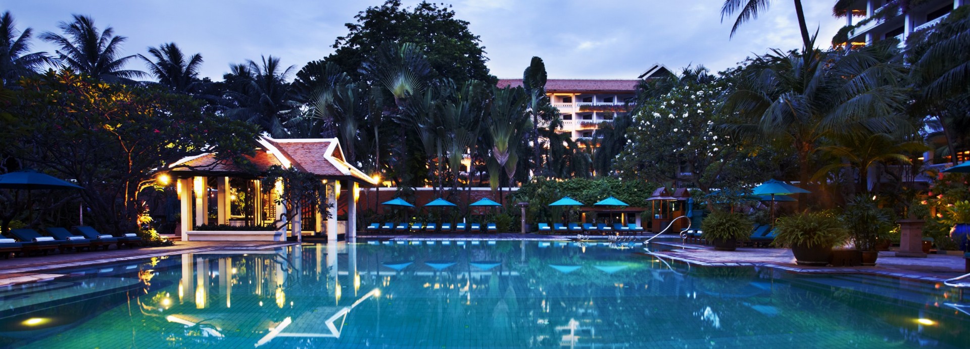 anantara bangkok riverside resort & spa  *****