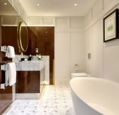 IRSKO - The Hawthorn by Galway Bay - junior-suite bathroom